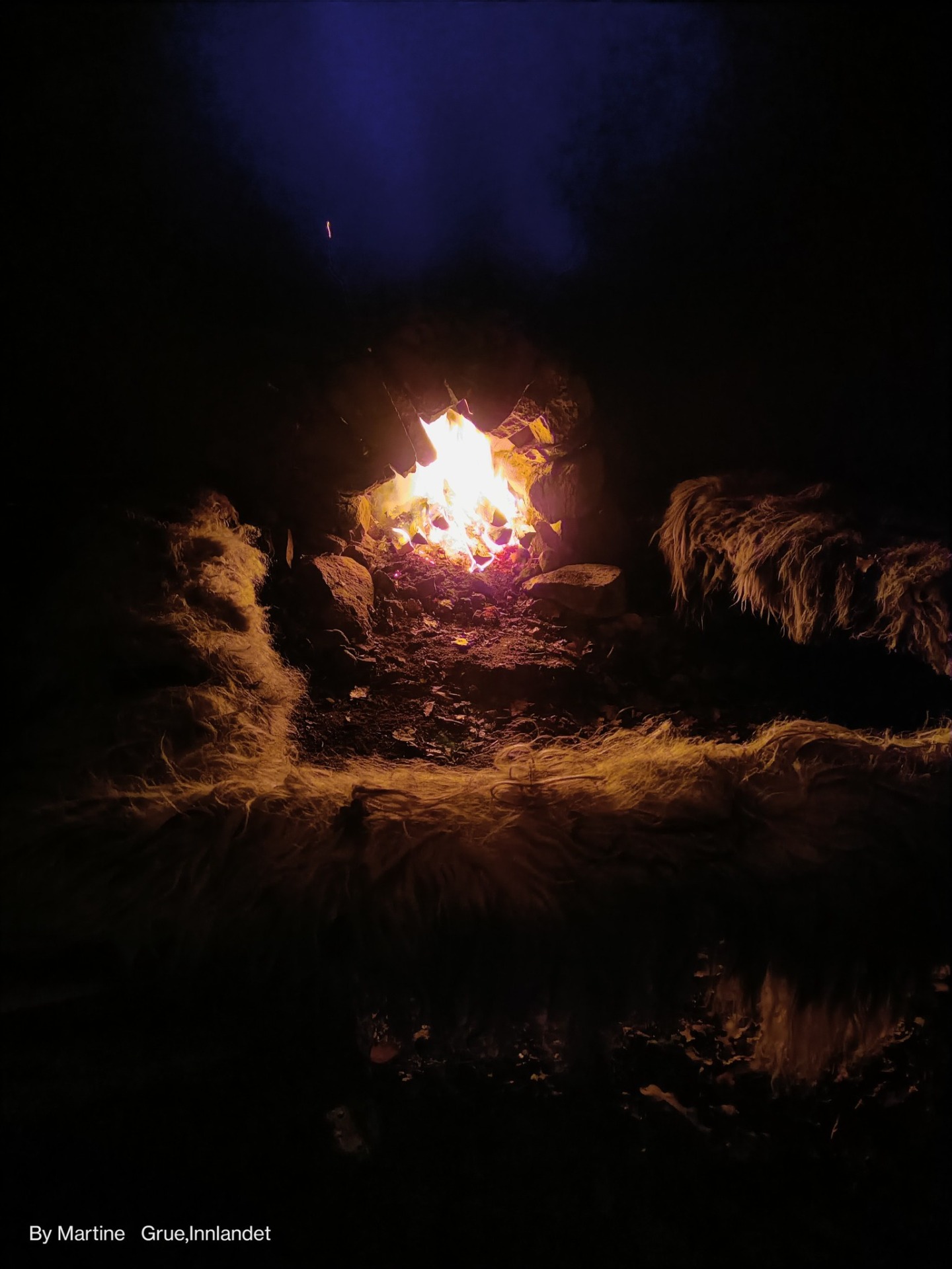 Hyggelig uteplass ved bålet